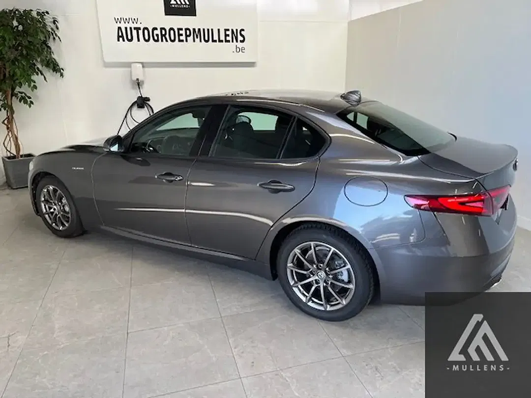 Alfa Romeo Giulia JTD AUT Super - Thumbnail 4