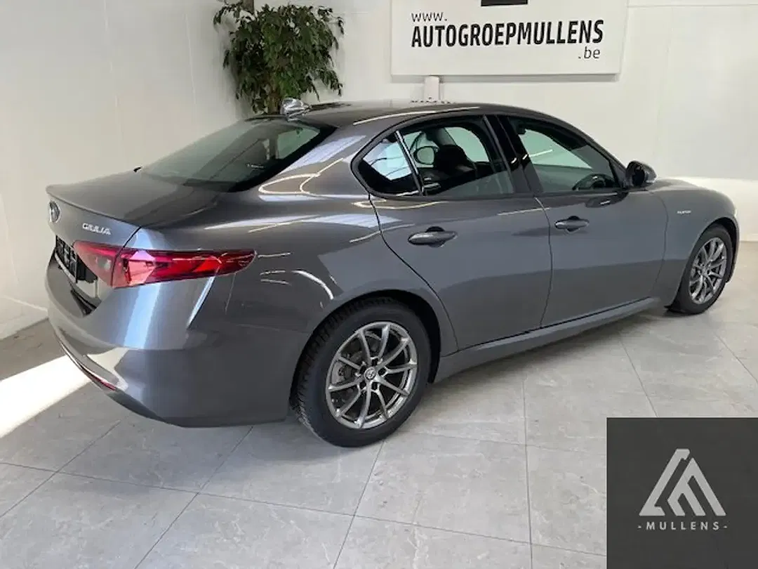 Alfa Romeo Giulia JTD AUT Super - Thumbnail 5