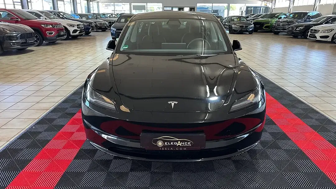 Tesla Model 3 - Thumbnail 14