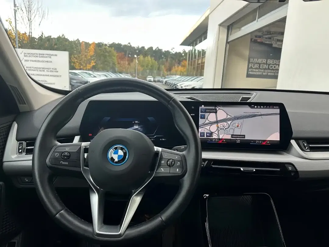 BMW iX1 xDrive - Thumbnail 6