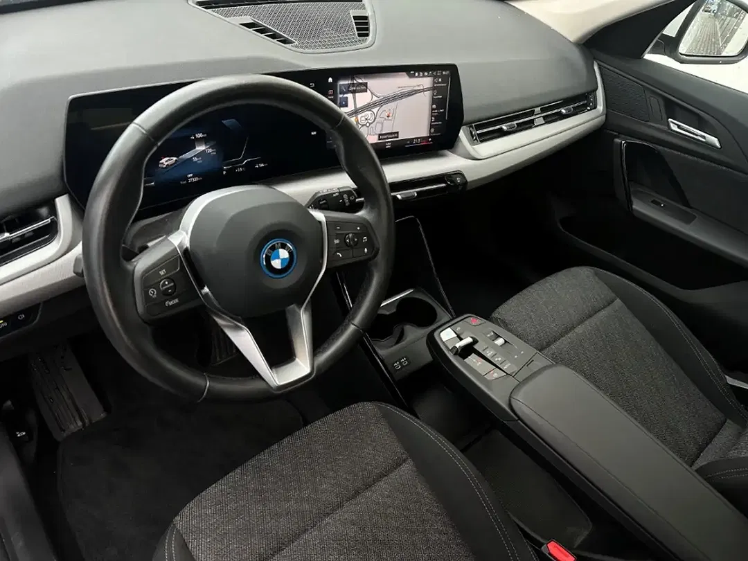 BMW iX1 xDrive - Thumbnail 5