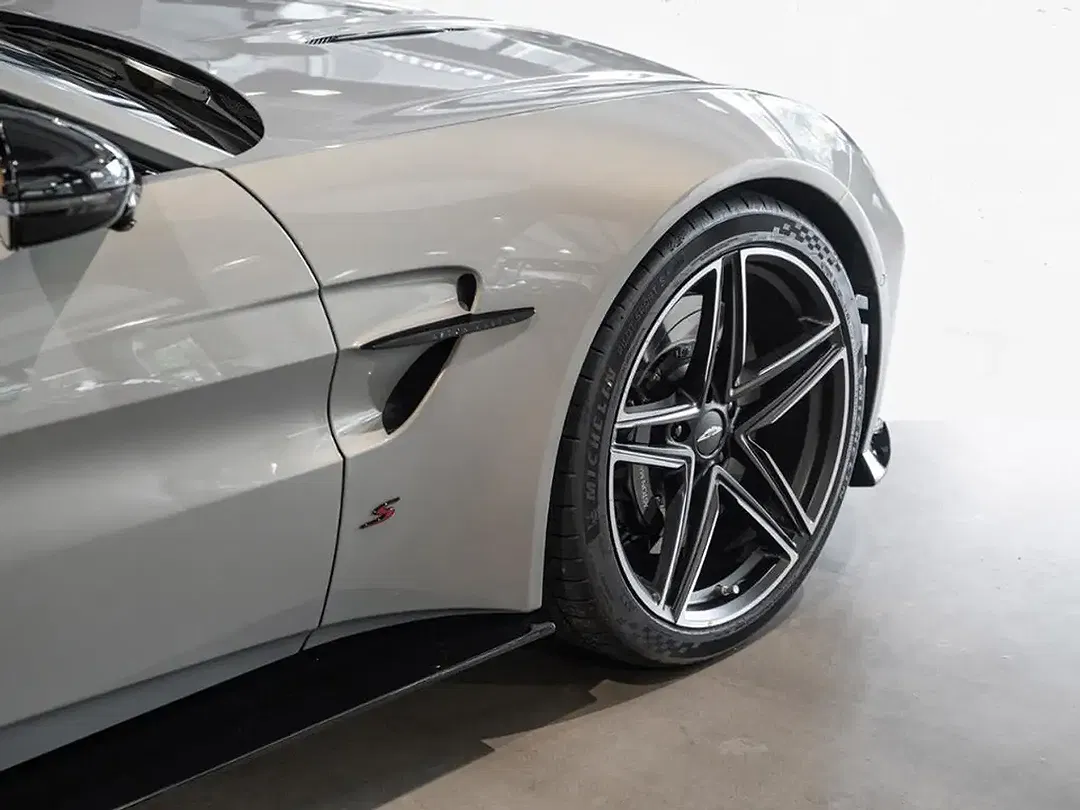 Aston Martin Vantage V8 S Roadster - Thumbnail 10