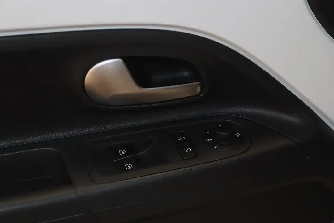 Volkswagen up! R-Line - Thumbnail 10