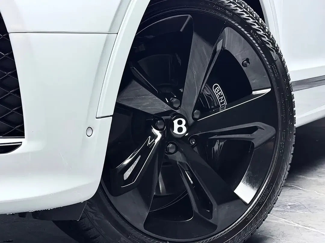 Bentley Bentayga 4.0 V8 EWB - Thumbnail 6