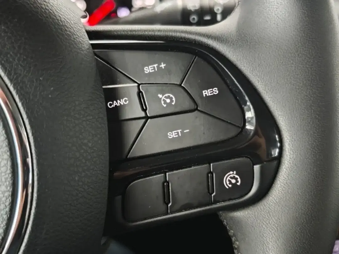 Jeep Renegade Night Eagle - Thumbnail 13