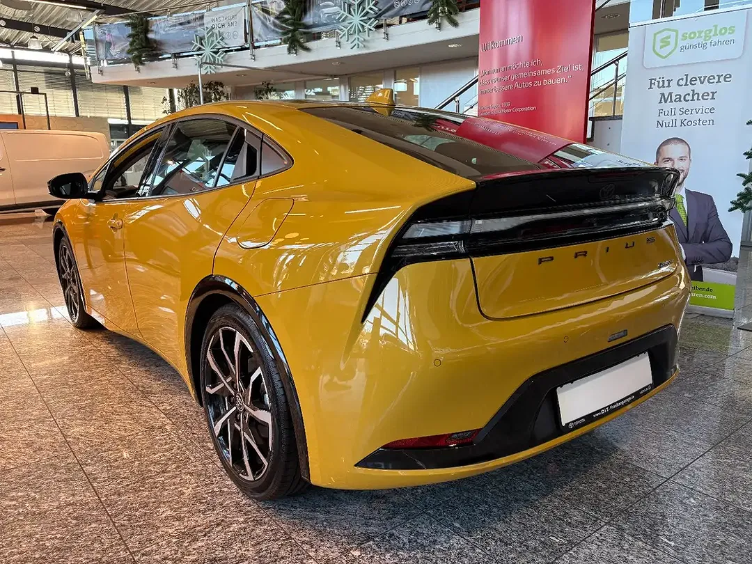 Toyota Prius Executive - Thumbnail 3