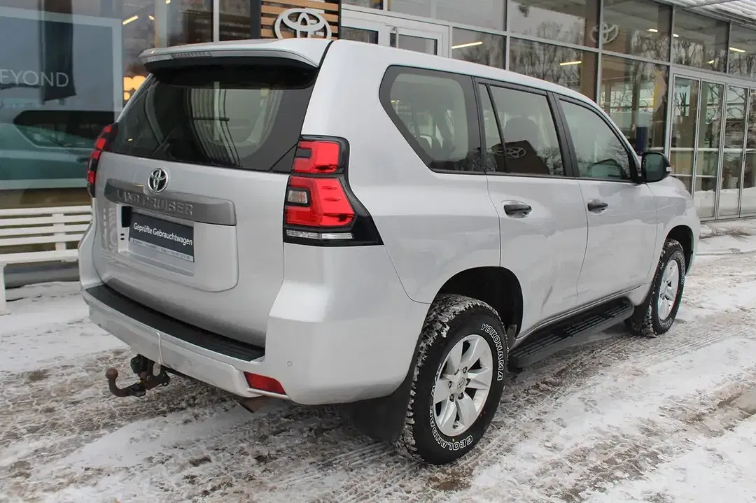 Toyota Land Cruiser 2.8 AUT 4x4 - Thumbnail 12
