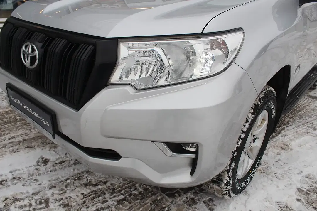 Toyota Land Cruiser 2.8 AUT 4x4 - Thumbnail 4