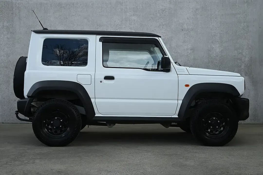 Suzuki Jimny 1.5 4x4 - Thumbnail 9