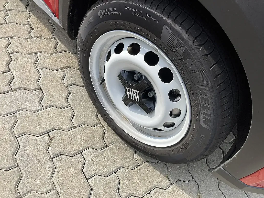 Fiat Grande Panda EV RED - Thumbnail 3