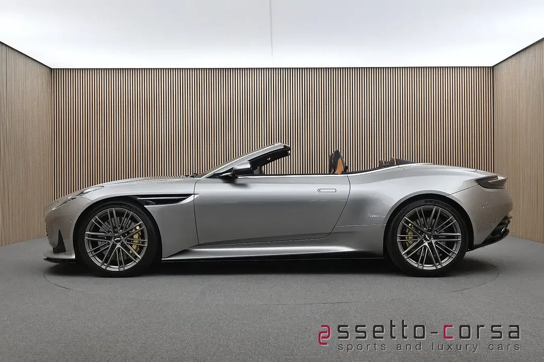 Aston Martin DB12 Volante - foto 1