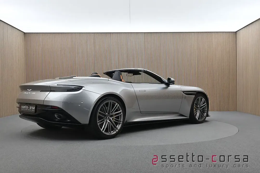 Aston Martin DB12 Volante - Thumbnail 4