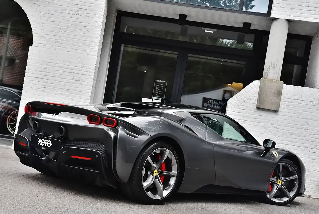 Ferrari SF90 Stradale 4.0 V8 Turbo PHEV F1 - Thumbnail 8