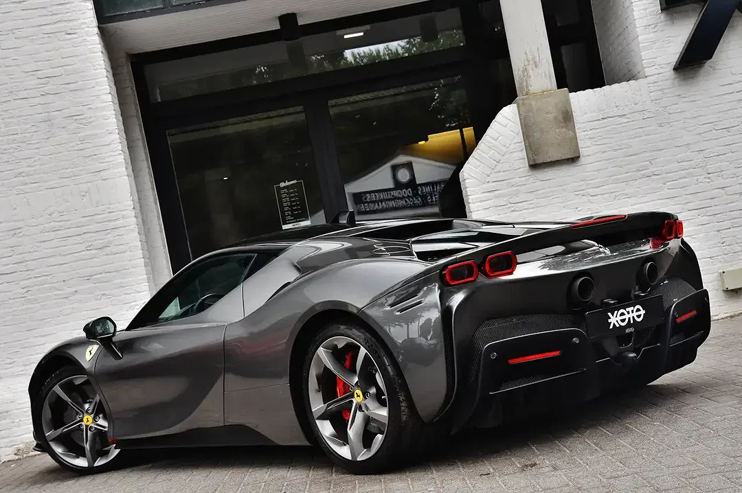 Ferrari SF90 Stradale 4.0 V8 Turbo PHEV F1 - Thumbnail 9