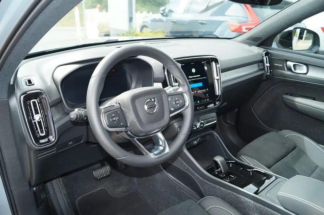 Volvo EX40 AUT AWD Ultra Black Edition - Thumbnail 5