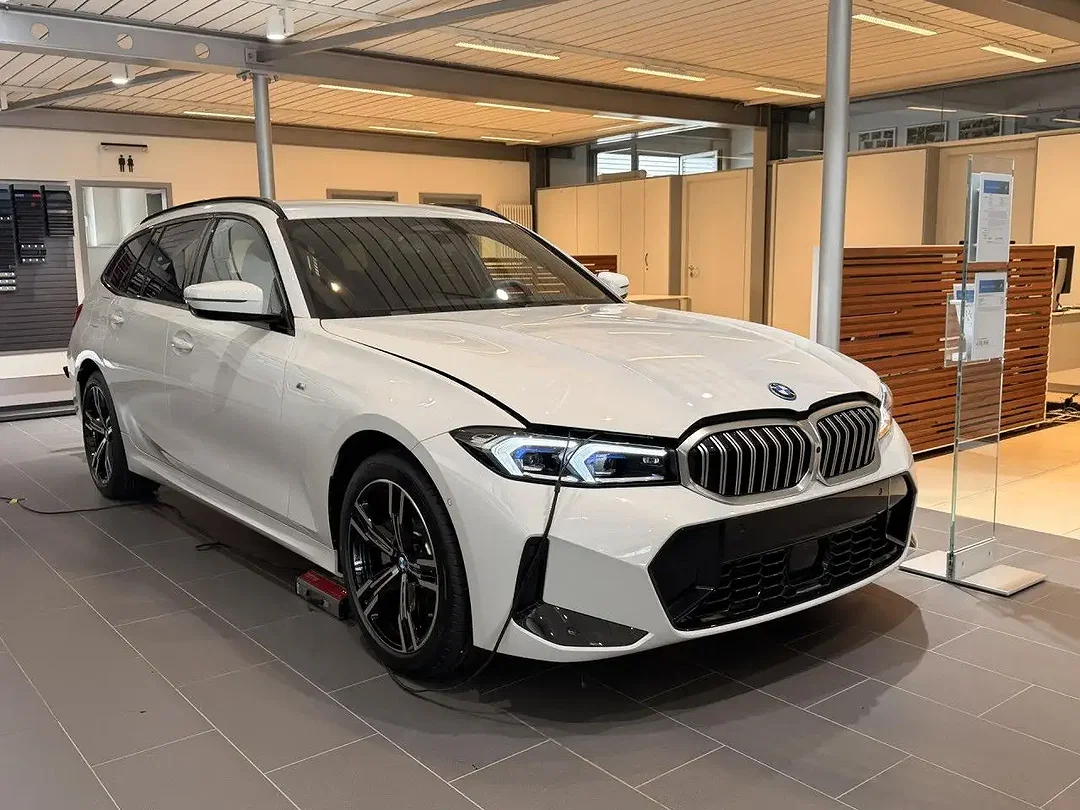 BMW 330 xDrive M Touring - Afbeelding 1