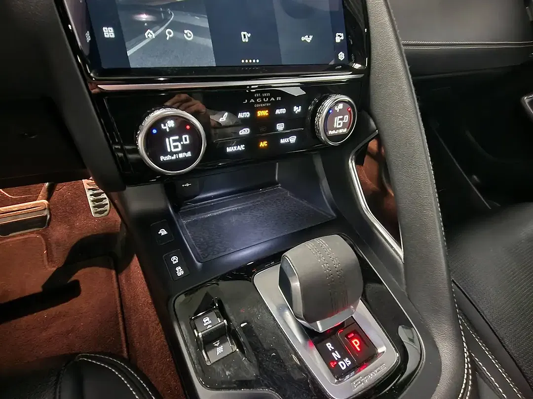 Jaguar E-Pace MHEV R-Dynamic - Thumbnail 12