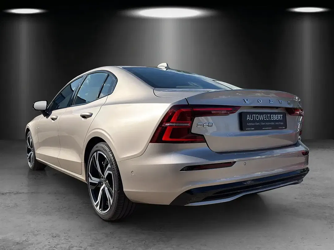 Volvo S60 B5 AWD Ultimate Dark - Thumbnail 3