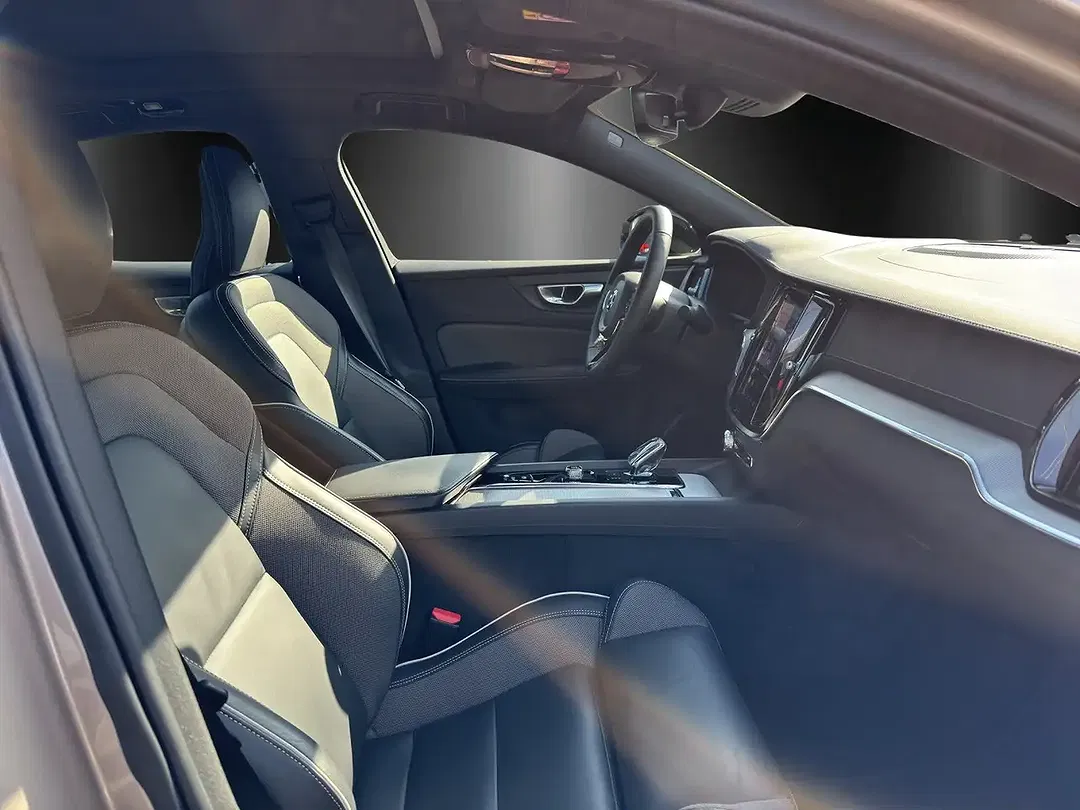 Volvo S60 B5 AWD Ultimate Dark - Thumbnail 8