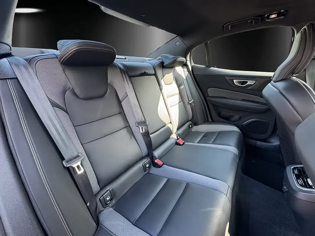 Volvo S60 B5 AWD Ultimate Dark - Thumbnail 9