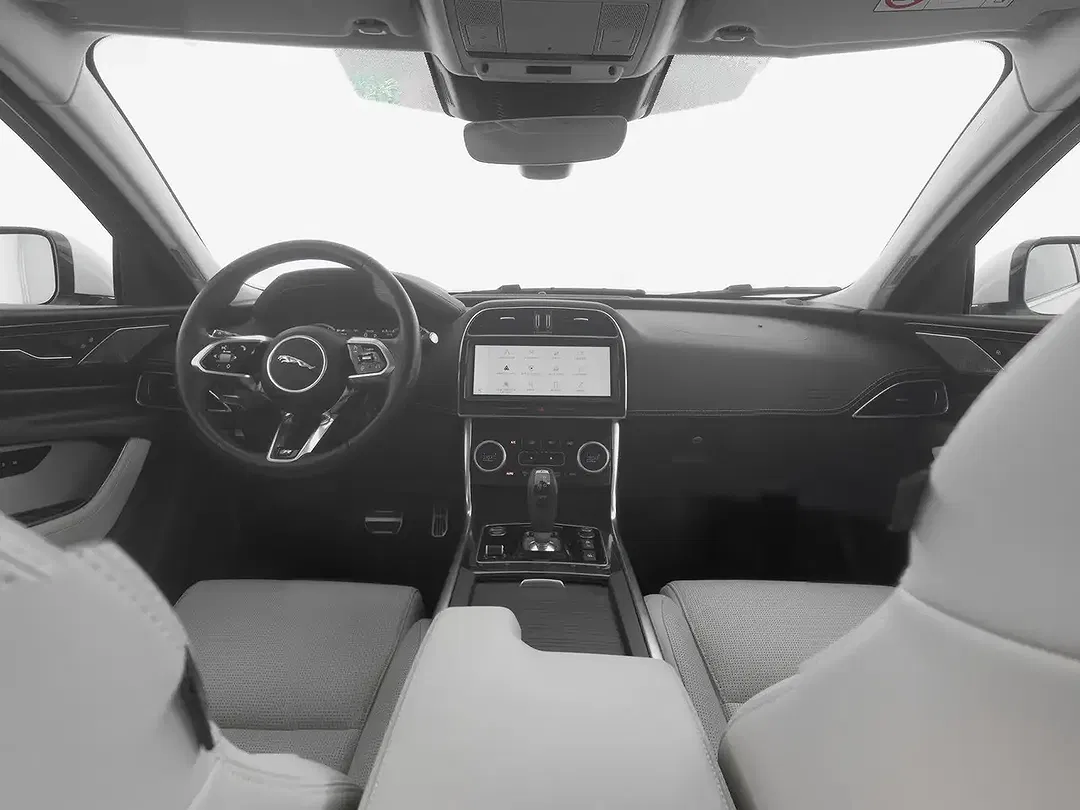 Jaguar XE D200 R-Dynamic HSE - Thumbnail 3