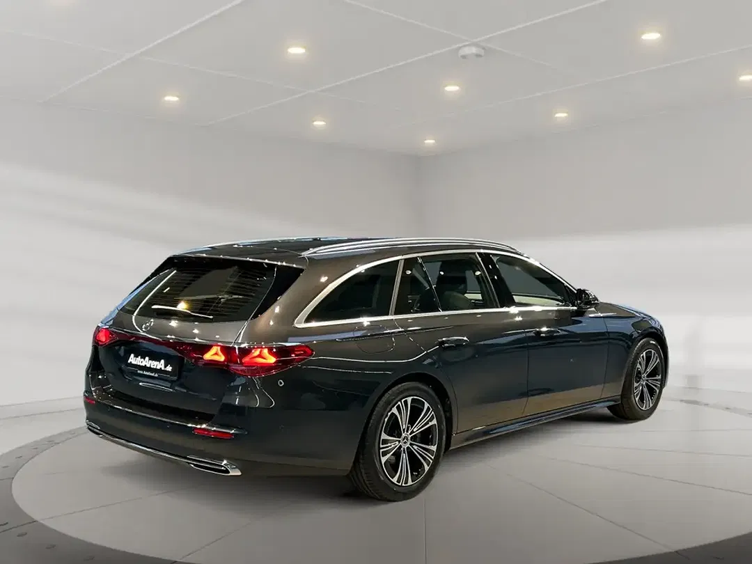 Mercedes-Benz E 220 4MATIC MBUX Avantgarde - foto 2