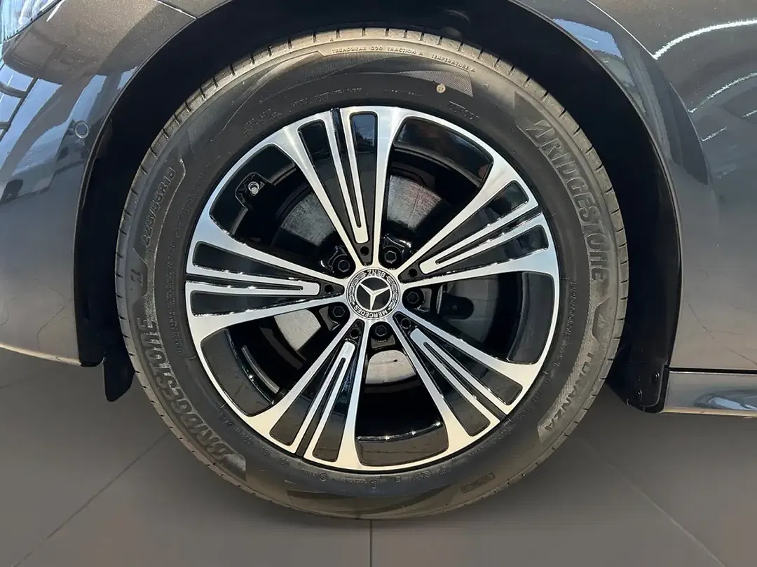 Mercedes-Benz E 220 4MATIC MBUX Avantgarde - Thumbnail 8