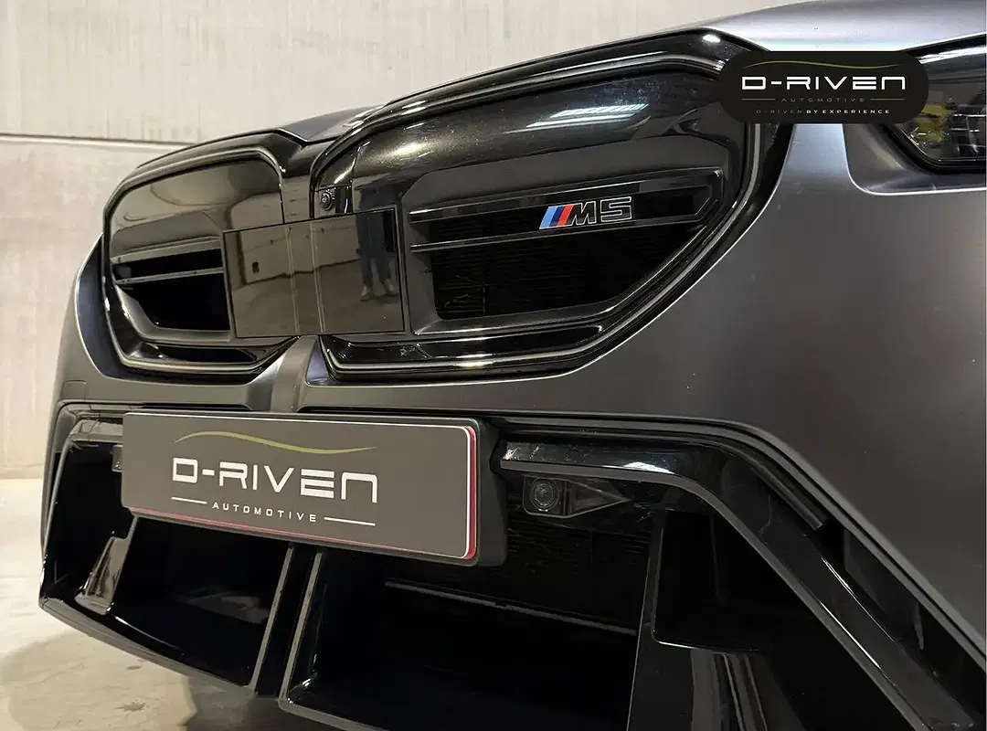 BMW M5 4.4 PHEV - Thumbnail 4