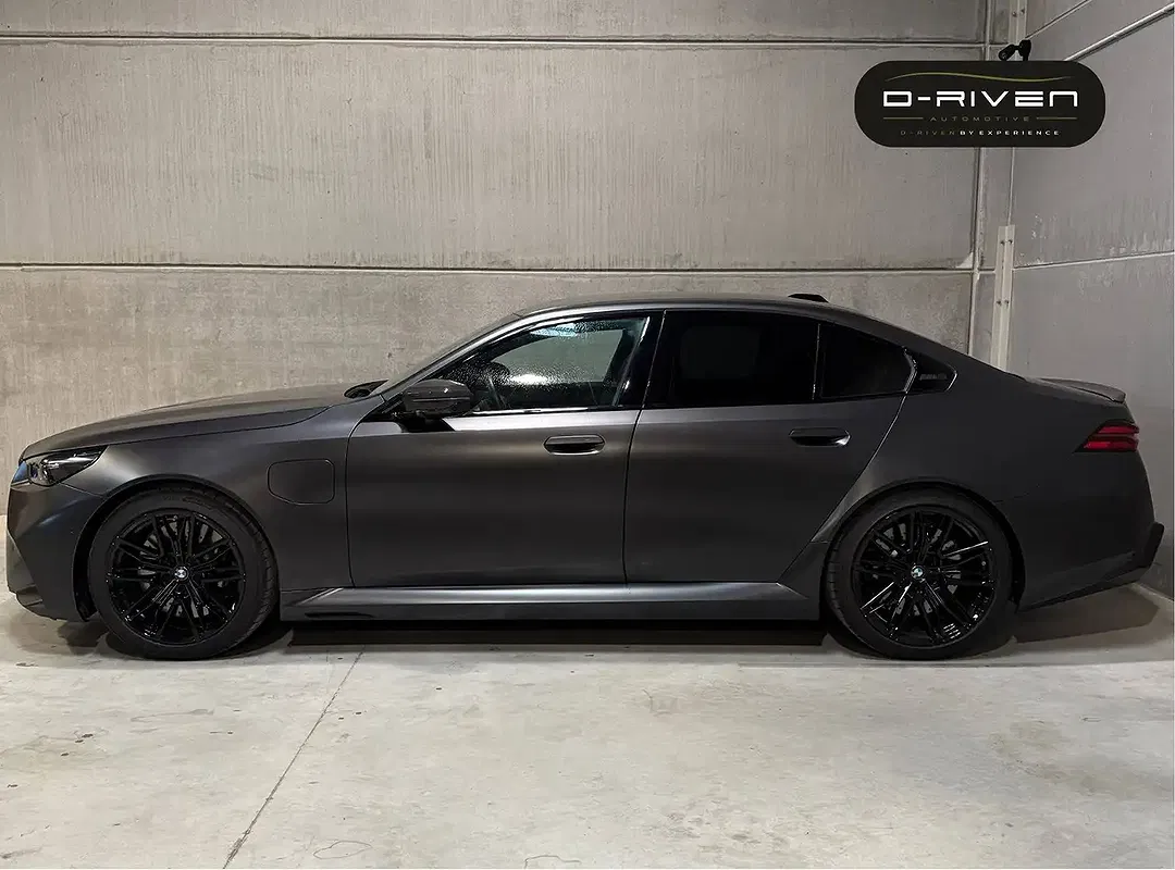 BMW M5 4.4 PHEV - Thumbnail 9