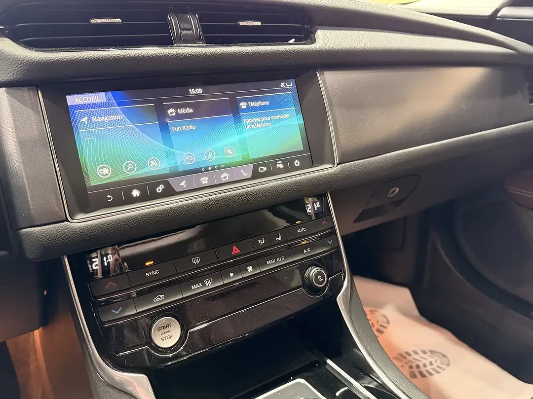 Jaguar XF 2.0 R-Sport - Thumbnail 14