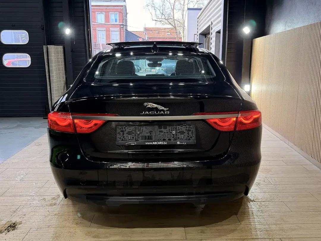 Jaguar XF 2.0 R-Sport - Thumbnail 6