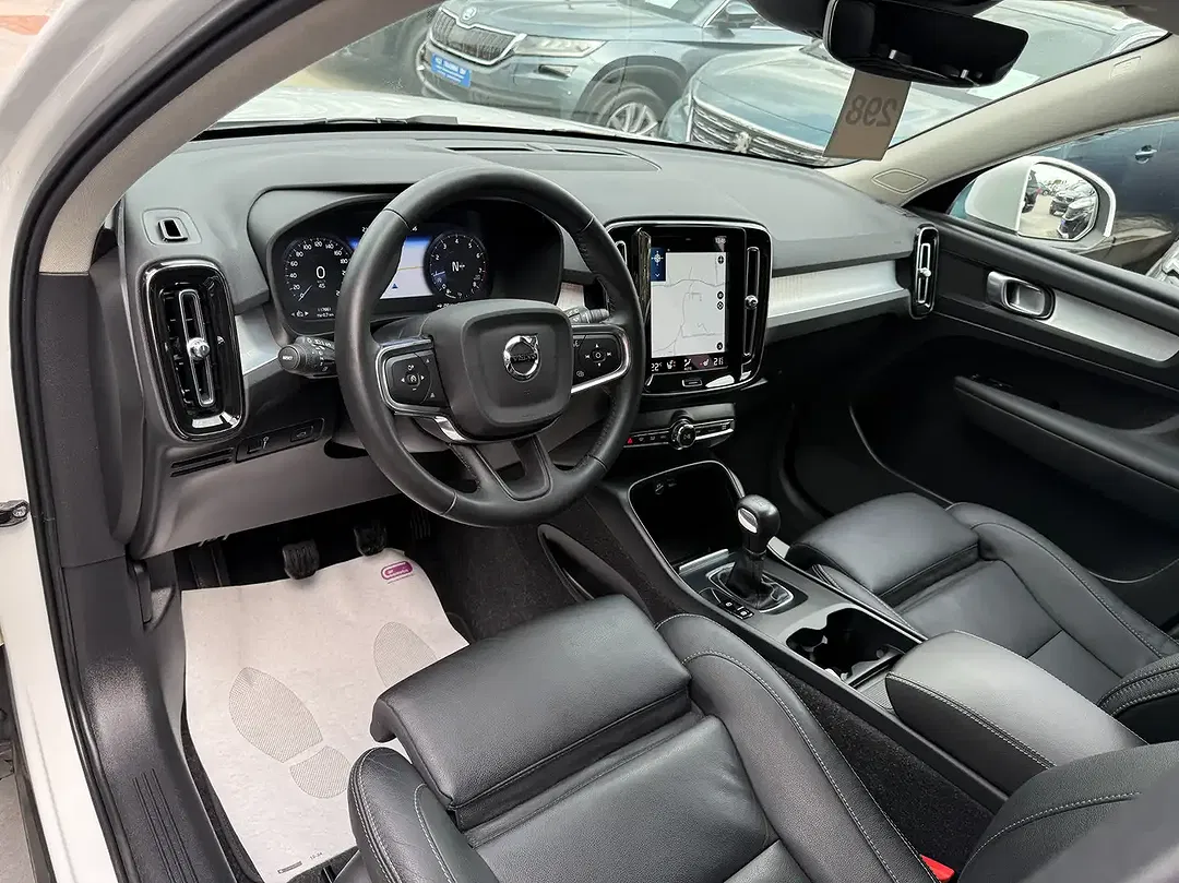 Volvo XC40 T2 1.5 - Thumbnail 13