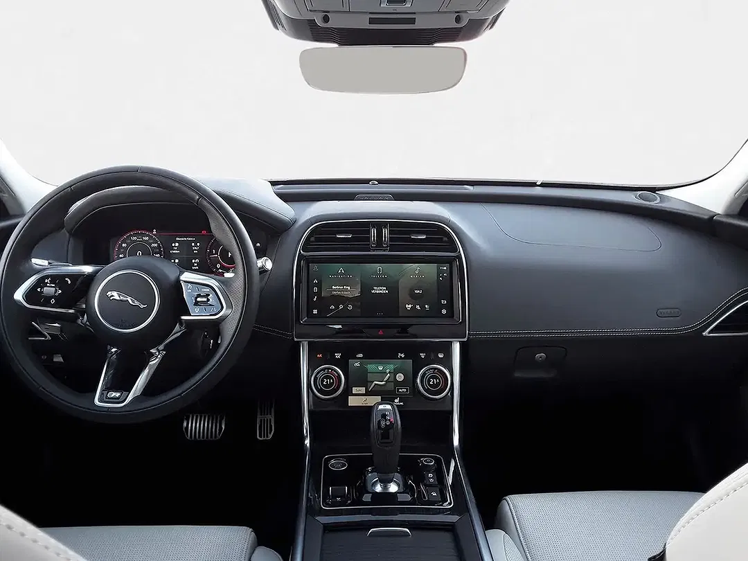 Jaguar XE D200 4x4 R-Dynamic HSE - Thumbnail 4