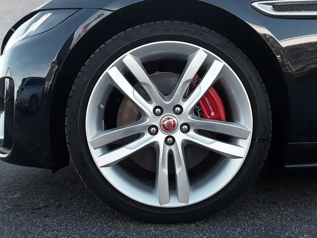 Jaguar XE D200 4x4 R-Dynamic HSE - foto 8