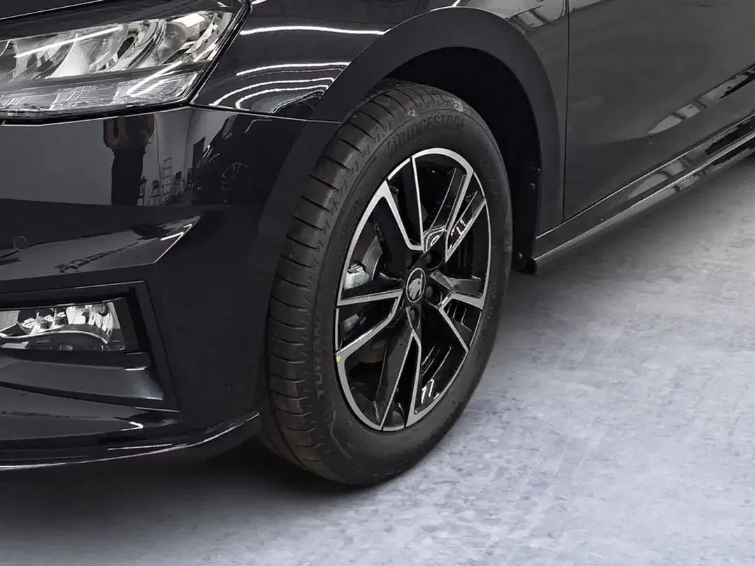 Skoda Fabia 1.0 TSI Monte Carlo - Thumbnail 6