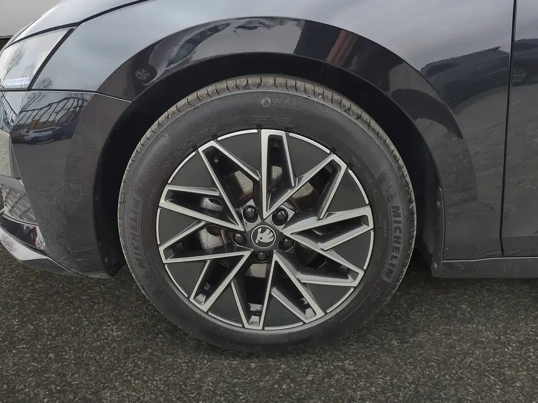 Skoda Octavia 2.0 TDI DSG Combi Sportline - Thumbnail 4
