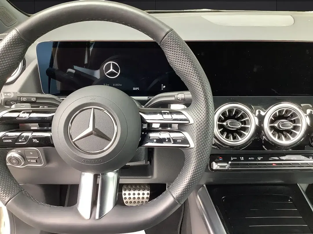 Mercedes-Benz EQA 300 4MATIC AMG - Thumbnail 13