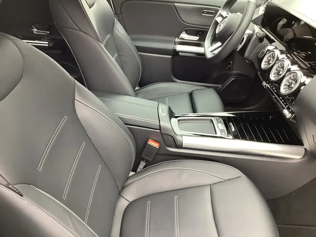 Mercedes-Benz EQA 300 4MATIC AMG - Thumbnail 7