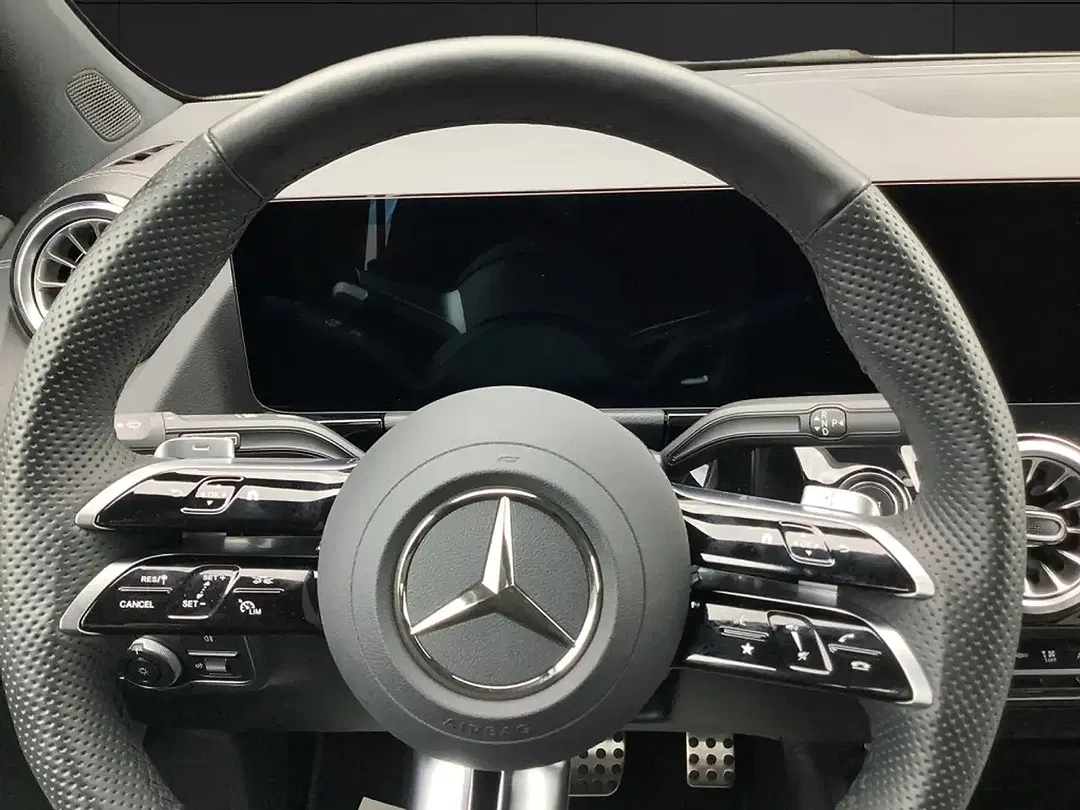 Mercedes-Benz EQA 300 4MATIC AMG - Thumbnail 8