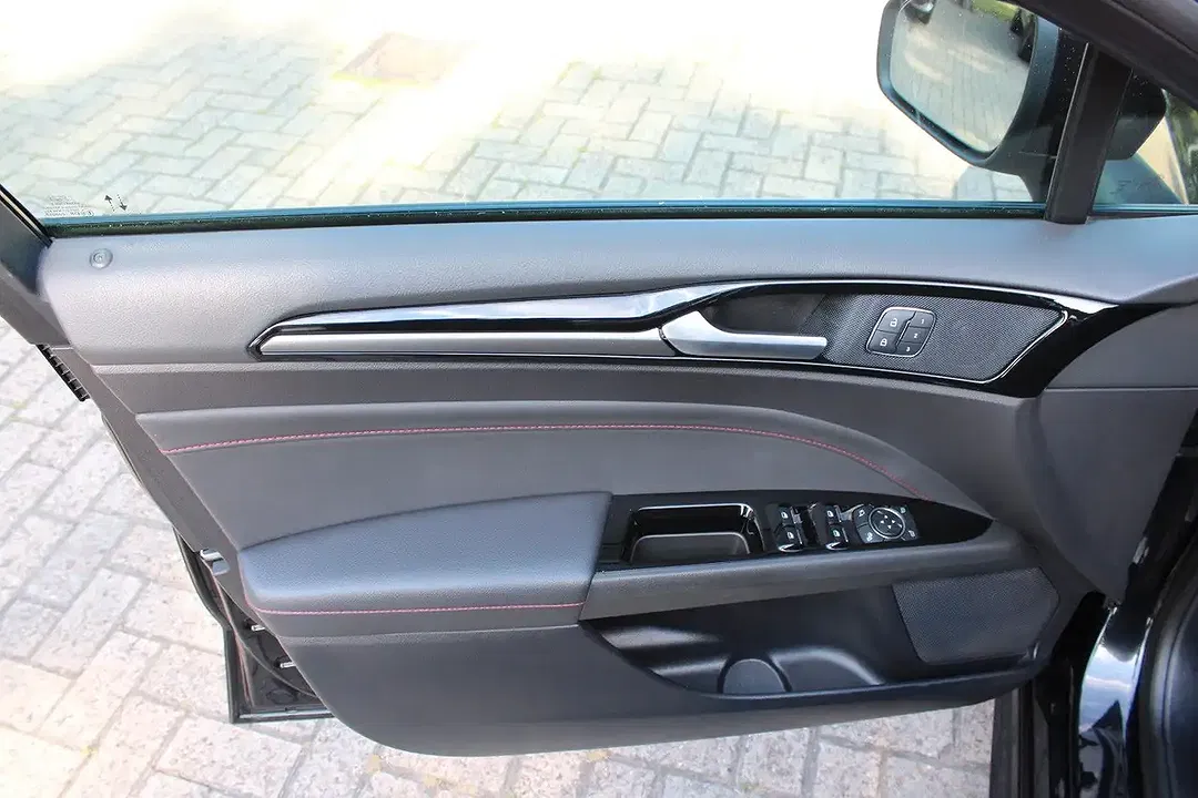 Ford Mondeo 2.0 Hybrid ST-Line - Thumbnail 6