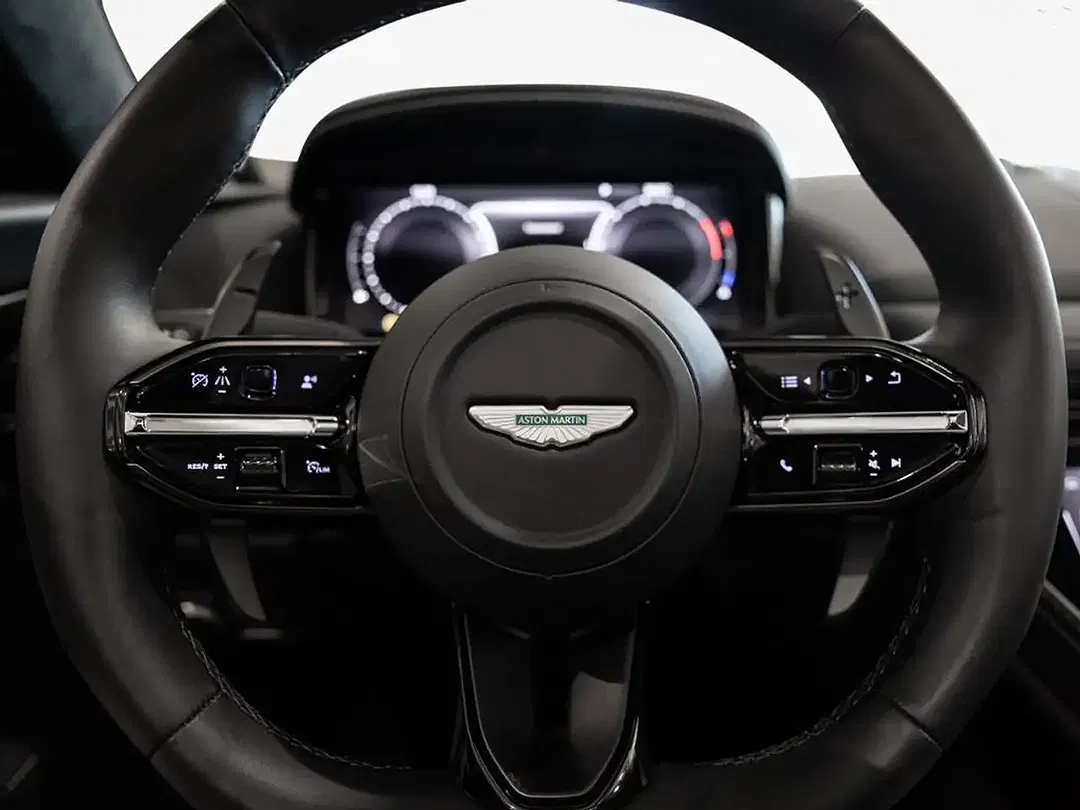 Aston Martin DB12 Volante - Thumbnail 11