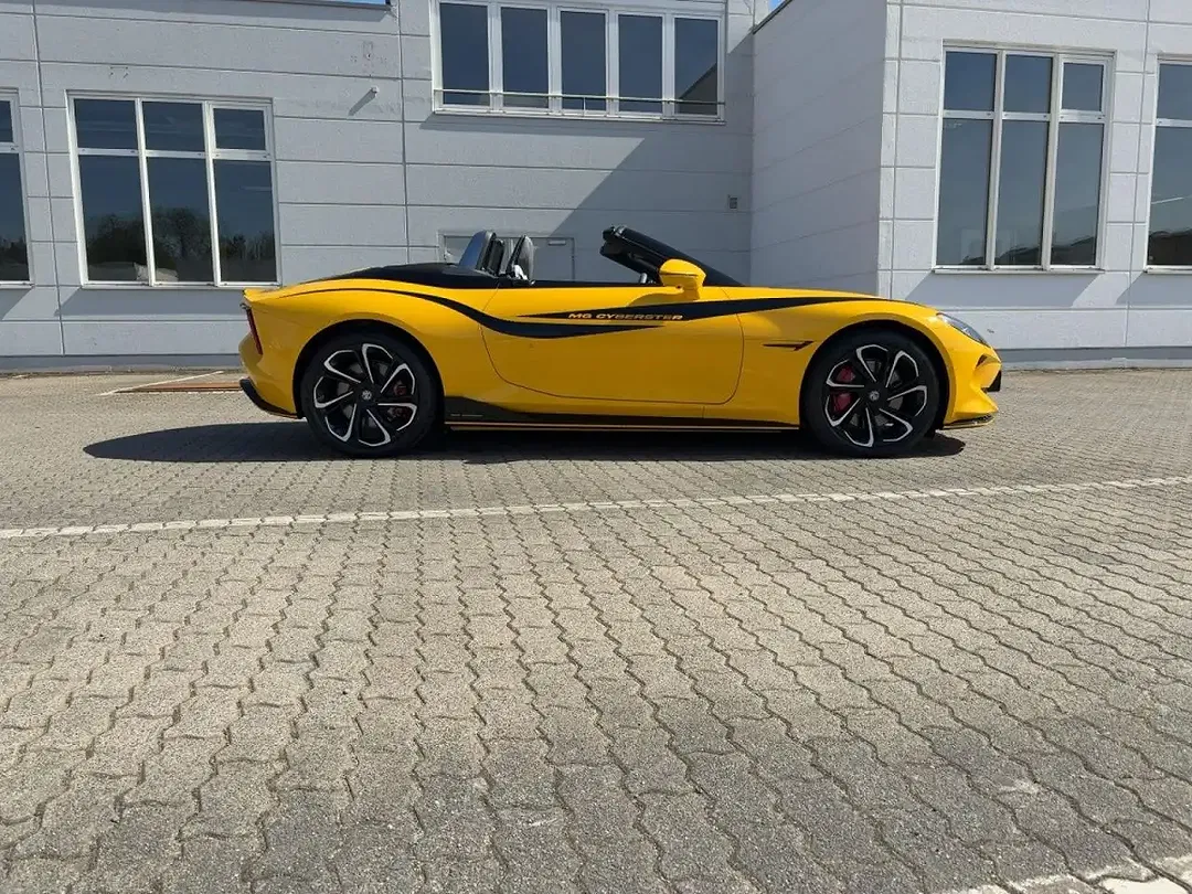 MG Cyberster Xpower - Thumbnail 6