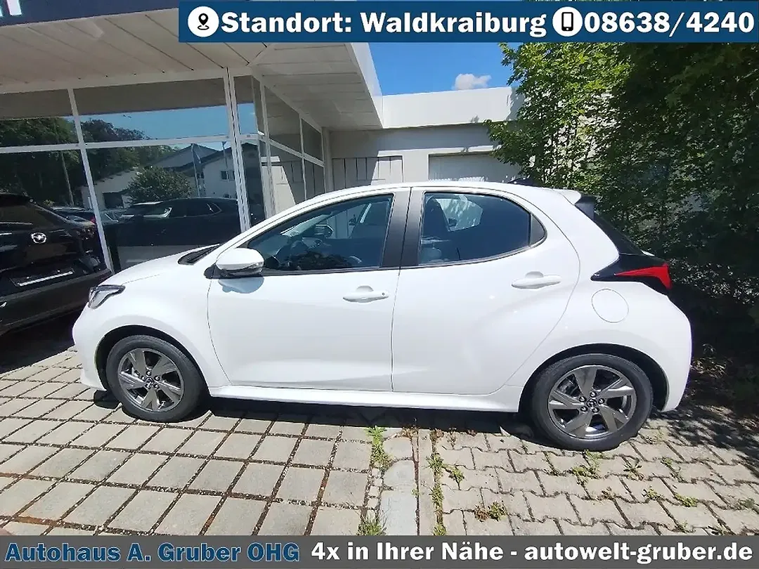 Mazda 2 Hybrid - Thumbnail 3