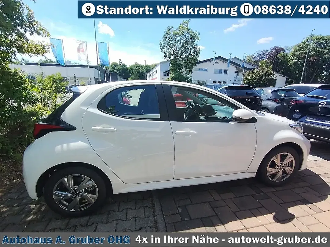 Mazda 2 Hybrid - Thumbnail 4