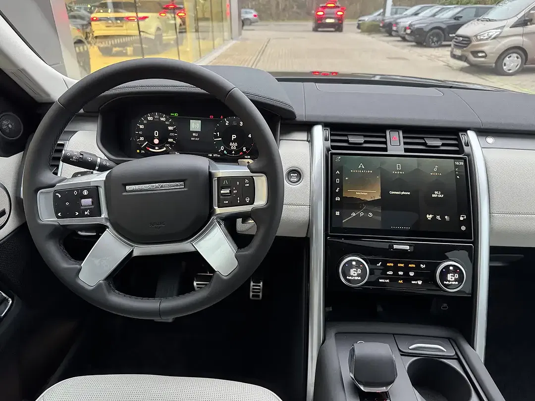 Land Rover Discovery D250 4x4 Dynamic SE - Thumbnail 5