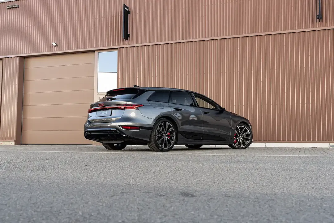 Audi S6 e-tron Avant Edition One plus - Thumbnail 3