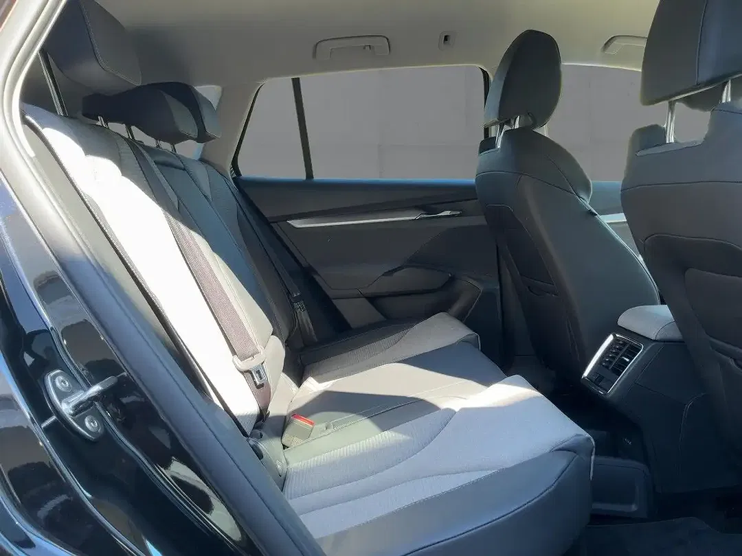 Skoda Enyaq 85x iV Loft - Thumbnail 12