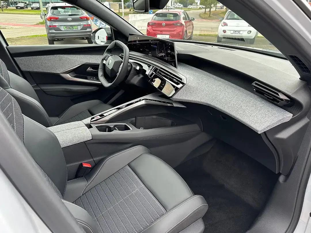Peugeot 5008 Hybrid - Thumbnail 9