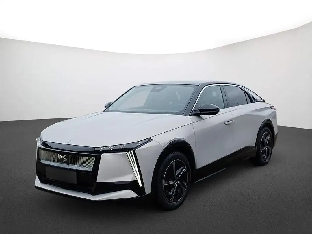 DS Automobiles N°8 - foto 2