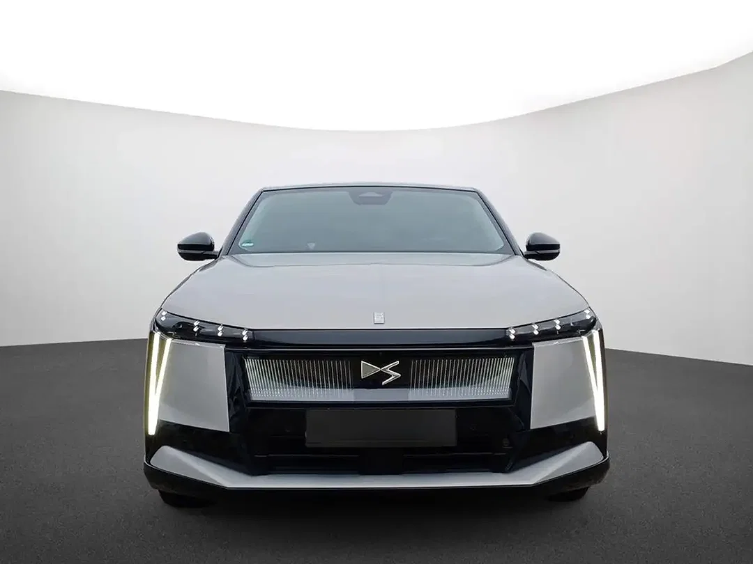 DS Automobiles N°8 - Afbeelding 1